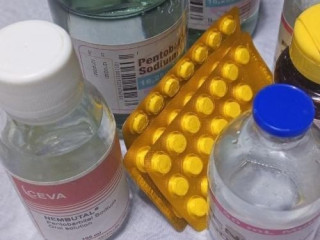 Kúpte si kyanid, nembutal, xanax, valium, oxytocín, mefedrón a iné chemikálie